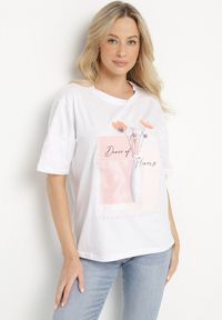 Born2be - Biały Bawełniany T-shirt Oversize z Ozdobnym Nadrukiem Setaliria. Okazja: na co dzień. Kolor: biały. Materiał: bawełna. Wzór: nadruk. Styl: klasyczny, casual, elegancki #1