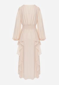 Renee - Beżowa Rustykalna Sukienka Wieczorowa z Falbanami i Marszczeniem w Talii Himereanes. Typ kołnierza: kołnierz z falbankami. Kolor: beżowy. Materiał: tkanina. Wzór: gładki, aplikacja. Typ sukienki: rozkloszowane. Styl: wizytowy #4