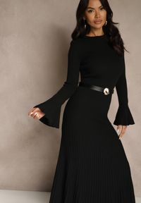 Renee - Czarna Sweterkowa Sukienka Longsleeve z Wiskozą z Paskiem z Klamerką Muszelką Retine. Okazja: na imprezę. Kolor: czarny. Materiał: wiskoza. Długość rękawa: długi rękaw. Styl: elegancki #3