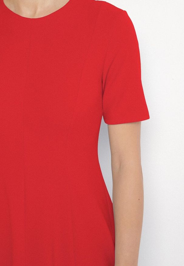 Born2be - Czerwona Sukienka Rozkloszowana z Taliowaniem Telorwena. Okazja: na randkę, na ślub cywilny, na wesele. Kolor: czerwony. Materiał: tkanina. Długość rękawa: krótki rękaw. Styl: klasyczny