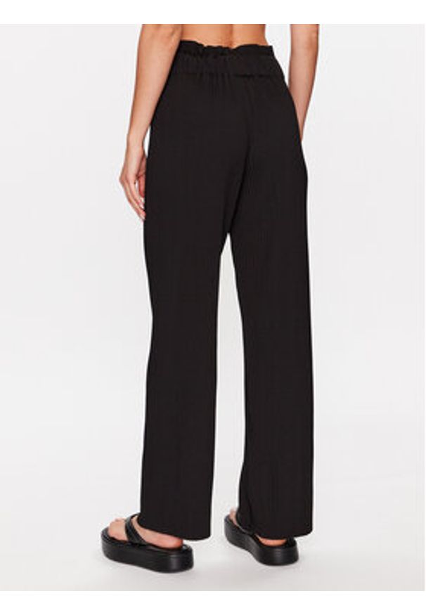 YAS Spodnie materiałowe 26028051 Czarny Regular Fit. Kolor: czarny. Materiał: syntetyk