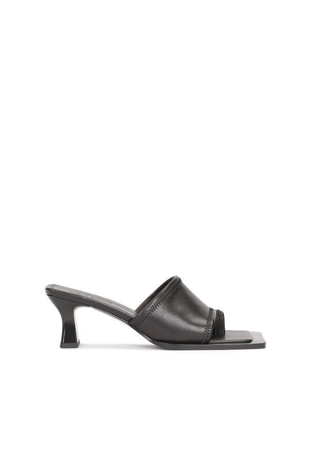 Kazar - Skórzane klapki na niskim obcasie. Kolor: czarny. Materiał: skóra. Obcas: na obcasie. Styl: klasyczny. Wysokość obcasa: niski