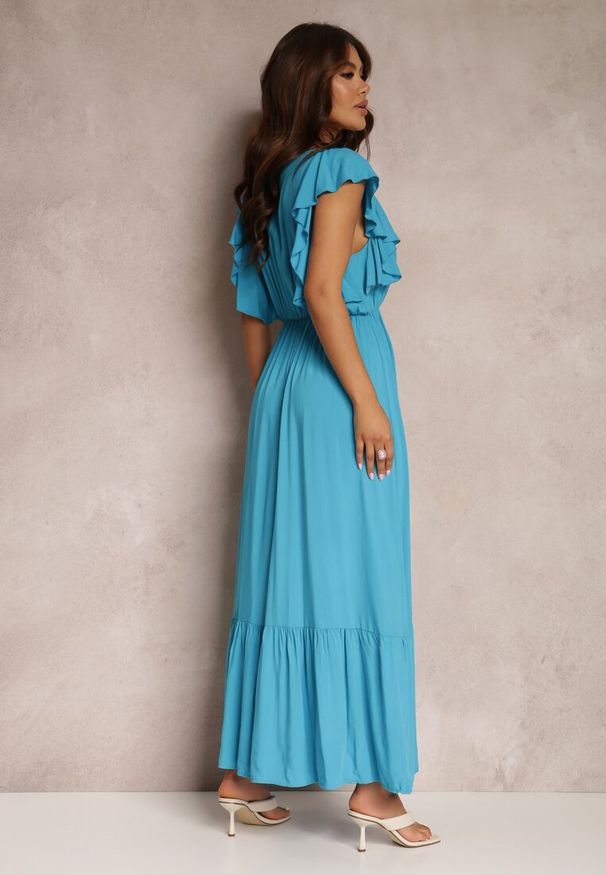 Renee - Niebieska Sukienka z Wiskozy Ganogeus. Typ kołnierza: kołnierz z falbankami, dekolt kopertowy. Kolor: niebieski. Materiał: wiskoza. Wzór: aplikacja. Sezon: lato. Typ sukienki: kopertowe, rozkloszowane. Styl: wizytowy. Długość: maxi