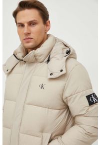 Calvin Klein Jeans kurtka męska kolor beżowy zimowa. Kolor: beżowy. Materiał: włókno, materiał. Wzór: nadruk. Sezon: zima #4