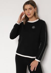 Born2be - Czarny Sweter Ozdobiony Paskami i Aplikacją Tusanne. Okazja: na co dzień. Kolor: czarny. Materiał: jeans. Wzór: aplikacja. Styl: casual, elegancki #6