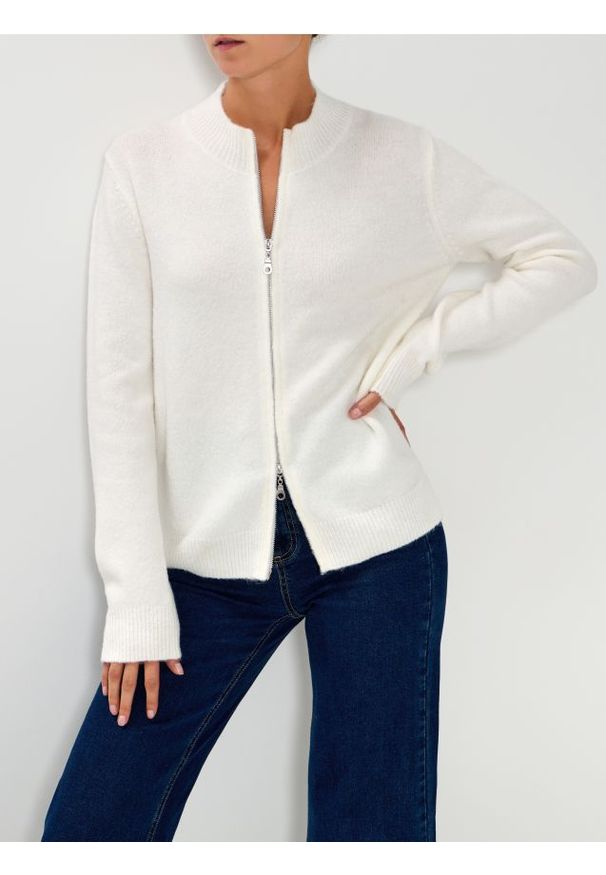Sinsay - Rozpinany sweter - biały. Kolor: biały