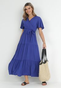 Born2be - Granatowa Rozkloszowana Sukienka Maxi z Wiązanym Paskiem Japhelia. Kolor: niebieski. Materiał: materiał. Styl: klasyczny. Długość: maxi