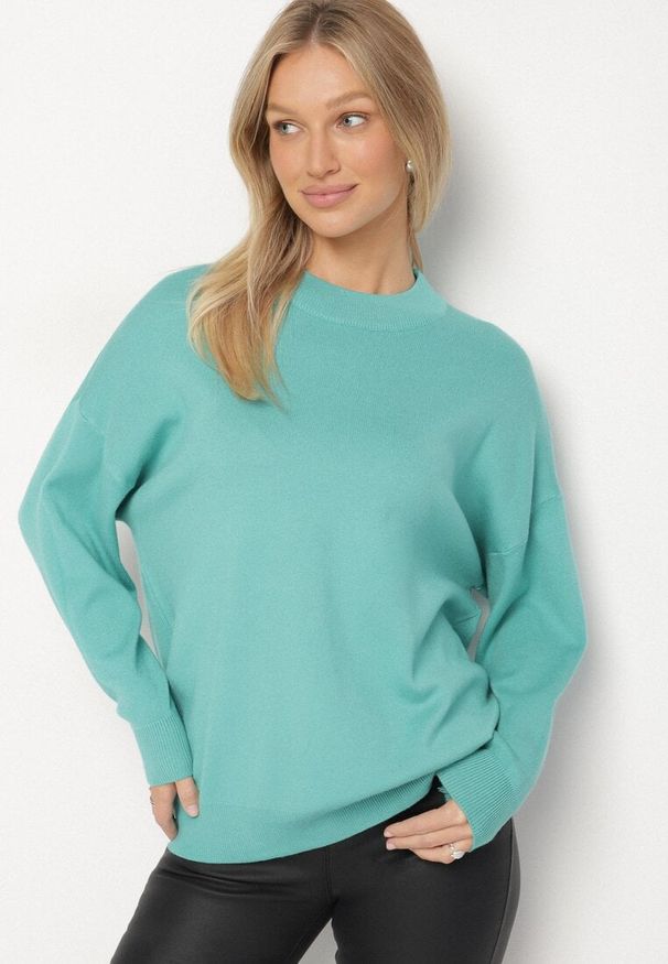 Born2be - Zielony Gładki Sweter z Rękawami Typu Nietoperz Ralanevia. Okazja: do pracy, na co dzień. Kolor: zielony. Wzór: gładki. Styl: casual