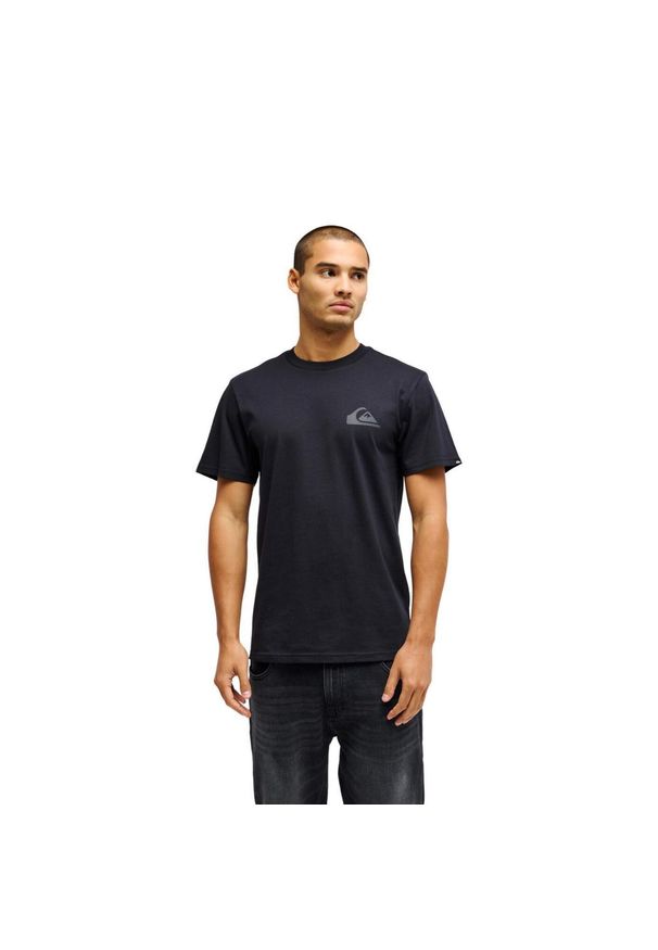 Quiksilver - Koszulka z krótkim rękawem dla Mężczyzn EV MINI LOGO Czarny. Kolor: czarny. Materiał: bawełna, tkanina. Długość rękawa: krótki rękaw. Długość: krótkie