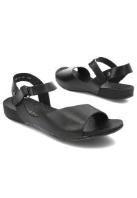 Czarne Sandały Armodo Stylowe Płaskie Obuwie Damskie. Okazja: na spacer. Zapięcie: pasek. Kolor: czarny. Materiał: skóra. Sezon: lato. Obcas: na platformie. Styl: elegancki #3