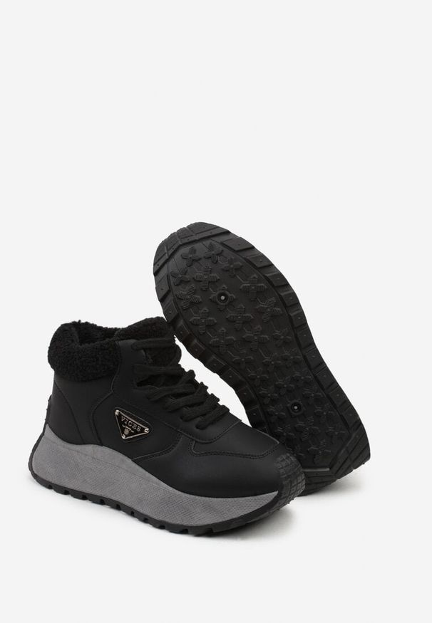 Renee - Czarne Sneakersy Śniegowce Vices na Platformie Ozdobione Trójkątną Aplikacją Ficebia. Okazja: na co dzień. Kolor: czarny. Materiał: jeans, skóra. Wzór: aplikacja. Obcas: na platformie