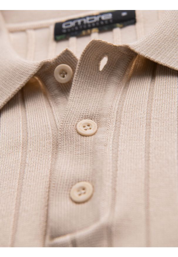 Ombre Clothing - Męska koszulka polo z wiskozą SLIM FIT w pionowy prążek – beżowa V2 OM-POSS-0143 - XXL. Typ kołnierza: polo. Kolor: beżowy. Materiał: wiskoza. Wzór: prążki. Styl: elegancki, klasyczny