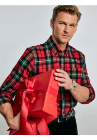 Big-Star - Koszula męska w kratę czerwona Sensitewo 603. Okazja: na co dzień. Kolor: czerwony. Materiał: tkanina, jeans. Wzór: kratka, haft, kolorowy. Styl: elegancki, casual #7