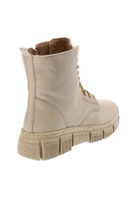 Trzewiki damskie Wasak, z gładkiej skóry naturalnej z wysoką cholewką i klasycznym sznurowaniem masywna podeszwa o ryflowanych bokach, ecru, 660. Wysokość cholewki: przed kolano. Kolor: beżowy. Materiał: skóra. Szerokość cholewki: normalna. Wzór: grochy, gładki. Obcas: na obcasie. Styl: klasyczny, elegancki. Wysokość obcasa: średni #4