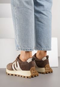 Renee - Brązowe Sneakersy ze Skóry Naturalnej Ozdobione Geometrycznym Wzorem Melassea. Okazja: na co dzień. Kolor: brązowy. Materiał: skóra. Wzór: aplikacja, geometria #6