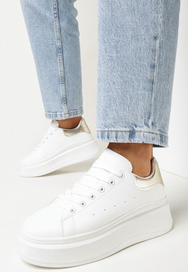 Born2be - Biało-Złote Wiązane Sneakersy na Grubej Platformie z Cholewką przed Kostkę Auture. Wysokość cholewki: przed kostkę. Nosek buta: okrągły. Kolor: biały. Szerokość cholewki: normalna. Obcas: na platformie