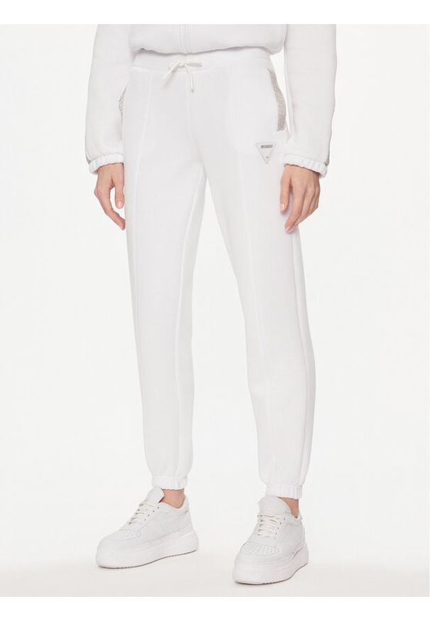 Guess Spodnie dresowe Kiara V4GB1 4FL04P Biały Regular Fit. Kolor: biały. Materiał: bawełna
