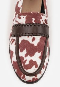 Born2be - Brązowe Mokasyny w Krowie Łaty Vices ze Skórzaną Wkładką i Ozdobnymi Przeszyciami Adestiia. Kolor: brązowy. Materiał: skóra. Styl: elegancki, klasyczny #7