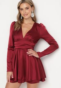 Born2be - Bordowa Satynowa Sukienka Mini z Głębokim Dekoltem i Wiązaniem z Tyłu Liadan. Okazja: na imprezę. Kolor: czerwony. Materiał: satyna. Styl: elegancki. Długość: mini #1