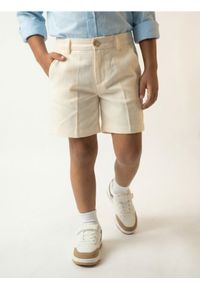 Sinsay - Szorty z domieszką wiskozy i lnu - kremowy. Kolor: kremowy. Materiał: wiskoza, len #1