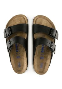 Klapki damskie Birkenstock Arizona BS (0551253). Okazja: na co dzień, na spacer. Zapięcie: pasek. Kolor: czarny. Materiał: skóra, materiał. Wzór: paski. Sezon: lato. Styl: klasyczny, sportowy, wakacyjny, młodzieżowy, casual #9