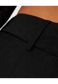 Philipp Plein - PHILIPP PLEIN - Czarne spodnie w kant. Stan: podwyższony. Kolor: czarny. Materiał: wełna, materiał. Styl: elegancki