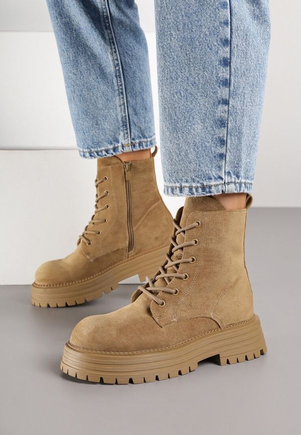 Renee - Ciemnobeżowe Casualowe Botki Typu Workery Vemarine. Okazja: na co dzień. Zapięcie: sznurówki. Kolor: beżowy. Materiał: jeans. Styl: casual