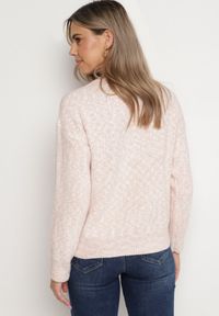 Born2be - Różowy Klasyczny Sweter z Napisem i Ściągaczami Haccate. Kolor: różowy. Wzór: napisy. Styl: klasyczny