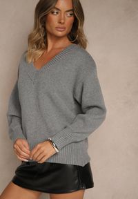 Renee - Szary Sweter z Kaszmirem i Trójkątnym Dekoltem Plenne. Kolor: szary. Materiał: kaszmir. Styl: klasyczny #3