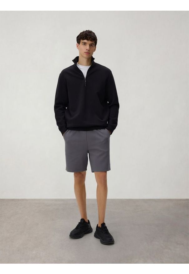 Reserved - Dresowe szorty regular fit - ciemnoszary. Kolor: szary. Materiał: dresówka