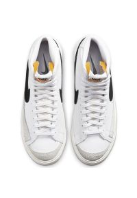 Buty Nike Blazer Mid '77 W CZ1055 100 białe. Okazja: na co dzień. Zapięcie: sznurówki. Kolor: biały. Materiał: materiał, skóra, guma. Szerokość cholewki: normalna #7