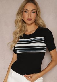 Renee - Czarna Casualowa Bluzka z Nadrukiem w Paski z Prążkowanego Materiału Dniasa. Okazja: na co dzień. Kolor: czarny. Materiał: materiał, prążkowany. Długość rękawa: krótki rękaw. Długość: krótkie. Wzór: paski, nadruk. Styl: casual