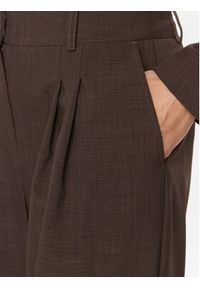 Herskind Spodnie materiałowe Louise 4905519 Brązowy Relaxed Fit. Kolor: brązowy. Materiał: syntetyk