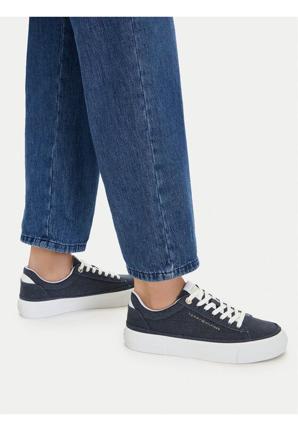 TOMMY HILFIGER - Tommy Hilfiger Tenisówki Th Foxing Platform Washed Canvas FW0FW09172 Niebieski. Kolor: niebieski. Materiał: materiał. Obcas: na platformie