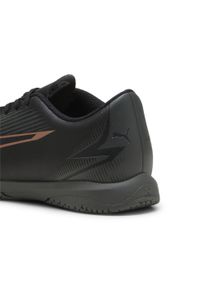 Buty piłkarskie dla dzieci Puma Ultra Play It Jr. Kolor: brązowy, czarny, wielokolorowy. Materiał: syntetyk, materiał. Szerokość cholewki: normalna. Sport: piłka nożna