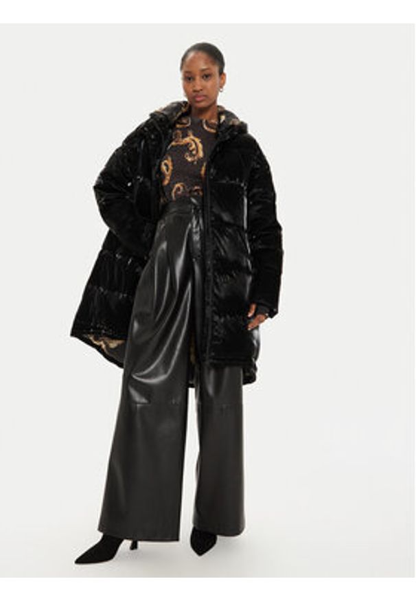 Versace Jeans Couture Kurtka zimowa 77HASD19 Czarny Loose Fit. Kolor: czarny. Materiał: syntetyk. Sezon: zima