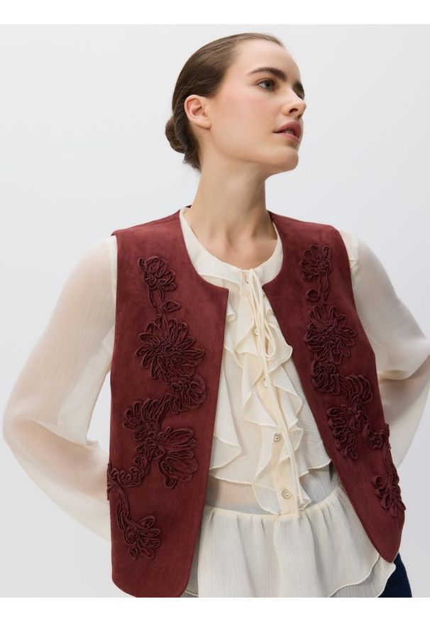 Reserved - Kamizelka z imitacji zamszu - bordowy. Kolor: czerwony. Materiał: zamsz