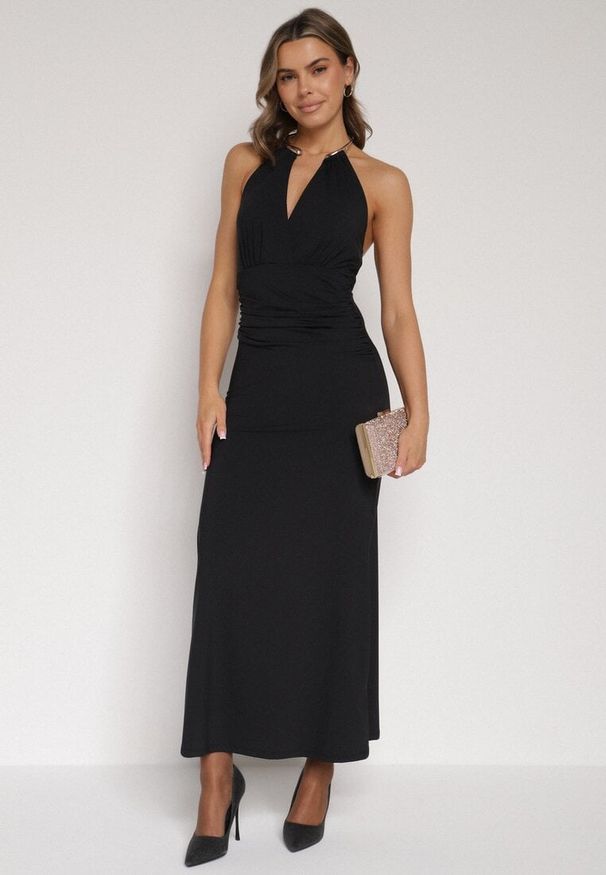 Born2be - Czarna Sukienka Koktajlowa z Dekoltem Halter i Odkrytymi Plecami Sewrina. Okazja: na wesele, na ślub cywilny. Typ kołnierza: dekolt halter. Kolor: czarny. Materiał: jedwab. Typ sukienki: proste. Styl: wizytowy