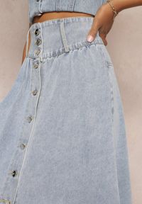 Renee - Jasnoniebieska Jeansowa Spódnica Maxi z Guzikami z Bawełny Rachellia. Kolor: niebieski. Materiał: bawełna, jeans