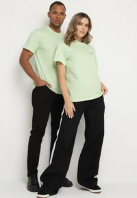 Born2be - Jasnozielona Bawełniana Koszulka z Nadrukiem Ulilitia. Okazja: na co dzień. Kolor: zielony. Materiał: bawełna. Wzór: nadruk. Styl: klasyczny, casual #3
