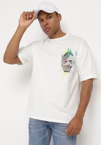 Born2be - Biała Koszulka z Krótkim Rękawem T-Shirt z Nadrukiem z Przodu i na Plecach Franestia. Okazja: na co dzień. Kolor: biały. Materiał: jeans. Długość rękawa: krótki rękaw. Długość: krótkie. Wzór: nadruk. Styl: casual, elegancki #7
