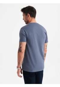 Ombre Clothing - T-shirt męski klasyczny bawełniany BASIC - niebieski denim V7 OM-TSBS-0236 - XXL. Okazja: na co dzień. Kolor: niebieski. Materiał: denim, bawełna. Styl: klasyczny #7