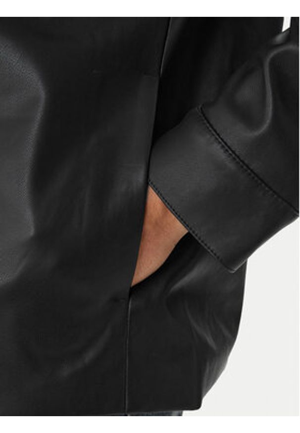 Calvin Klein Jeans Kurtka z imitacji skóry LV04RE404G Czarny Regular Fit. Kolor: czarny. Materiał: skóra