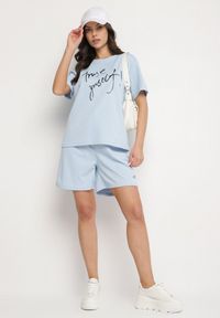 Born2be - Jasnoniebieski T-shirt z Ozdobnym Nadrukiem z Brokatem Tenesia. Okazja: na co dzień. Kolor: niebieski. Materiał: jeans, materiał. Wzór: nadruk. Styl: klasyczny, elegancki, casual #5