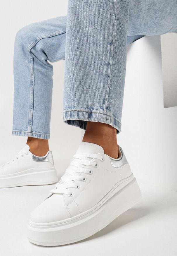 Born2be - Biało-Srebrne Gładkie Sneakersy z Ekoskóry na Grubej Podeszwie ze Sznurowaniem Avara. Kolor: biały. Wzór: gładki. Obcas: na platformie
