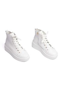 Inna - Sneakersy wysokie na platformie skórzane białe Sempre 23-396-38. Kolor: biały. Materiał: skóra. Wzór: grochy. Obcas: na platformie #7