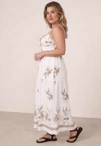 Born2be - Biała Wiskozowa Sukienka Rozkloszowana na Ramiączkach z Haftowanymi Kwiatami Kalalis. Okazja: na co dzień. Typ kołnierza: dekolt w kształcie V. Kolekcja: plus size. Kolor: biały. Wzór: haft, kwiaty. Typ sukienki: rozkloszowane, proste, dla puszystych. Materiał: wiskoza. Długość rękawa: na ramiączkach. Sezon: lato. Styl: elegancki, casual, boho #3