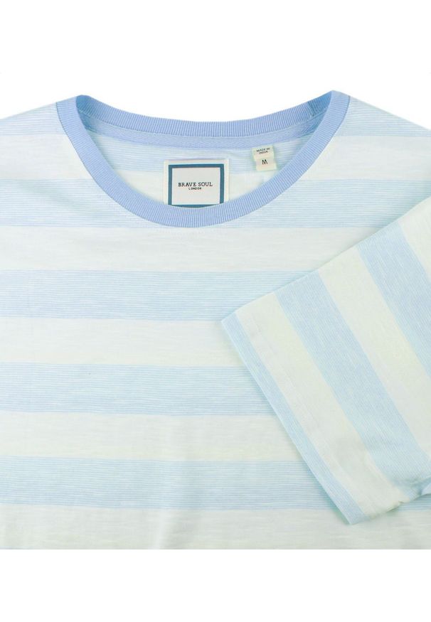 Lekki i Przewiewny T-Shirt Męski - Brave Soul - Błękitna w Paski. Okazja: na co dzień. Kolor: niebieski. Materiał: bawełna. Wzór: prążki, paski. Sezon: lato, wiosna. Styl: casual