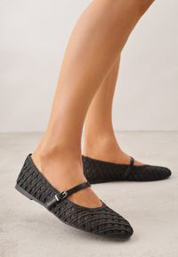 Renee - Czarne Balerinki z Ażurowym Wzorem i Paskiem Astethera. Okazja: na co dzień. Zapięcie: pasek. Kolor: czarny. Materiał: jeans. Wzór: ażurowy. Styl: casual, elegancki #1
