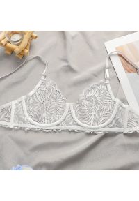 Intica - Komplet bielizny z haftem na romantyczne wieczory Jsandye. Kolor: biały. Materiał: tkanina, materiał. Wzór: haft #8